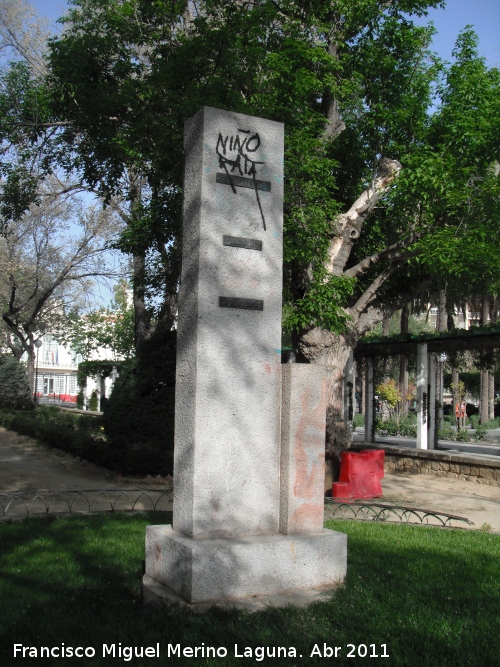 Monumento a Emilio Cebri�n - Monumento a Emilio Cebri�n. Parte trasera