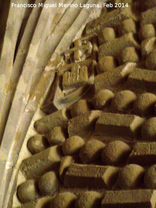 Colegiata de Santa Mar�a de los Reales Alc�zares. Capilla de la Virgen de Guadalupe - Colegiata de Santa Mar�a de los Reales Alc�zares. Capilla de la Virgen de Guadalupe. Escudo derecho partido de la Portada de las Bolas