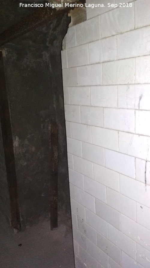 Refugio antia�reo de la Escuela de Enfermer�a - Refugio antia�reo de la Escuela de Enfermer�a. Azulejos