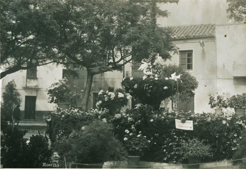 Plaza de Bel�n - Plaza de Bel�n. Foto antigua. Cruces de Mayo. Foto de Jaime Rosell� Ca�ada. Archivo IEG