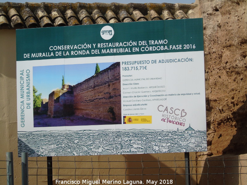 Muralla del Marrubial - Muralla del Marrubial. Cartel de la reconstrucci�n