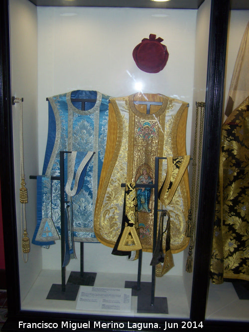 Museo del Hospital de los Marqueses de Linares - Museo del Hospital de los Marqueses de Linares. Indumentaria del sacerdote