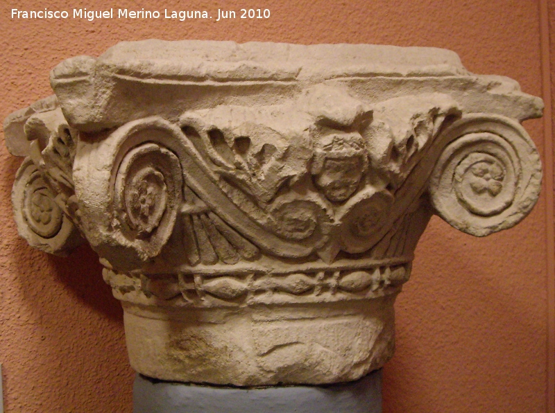Cerro Alcal� - Cerro Alcal�. Capitel romano en caliza. Museo Arqueol�gico Provincial de Ja�n