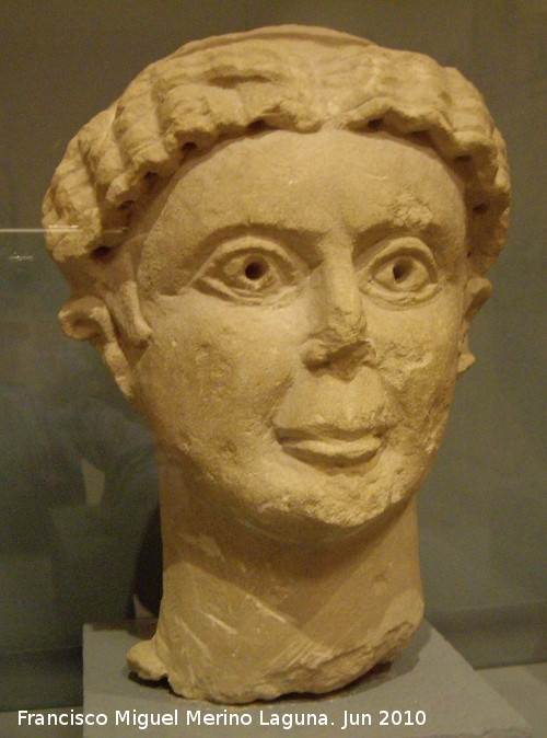 Cerro Alcal� - Cerro Alcal�. Cabeza femenina de caliza. Museo Arqueol�gico Provincial de Ja�n
