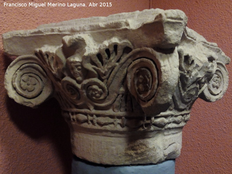 Cerro Alcal� - Cerro Alcal�. Capitel romano en caliza. Museo Arqueol�gico Provincial de Ja�n