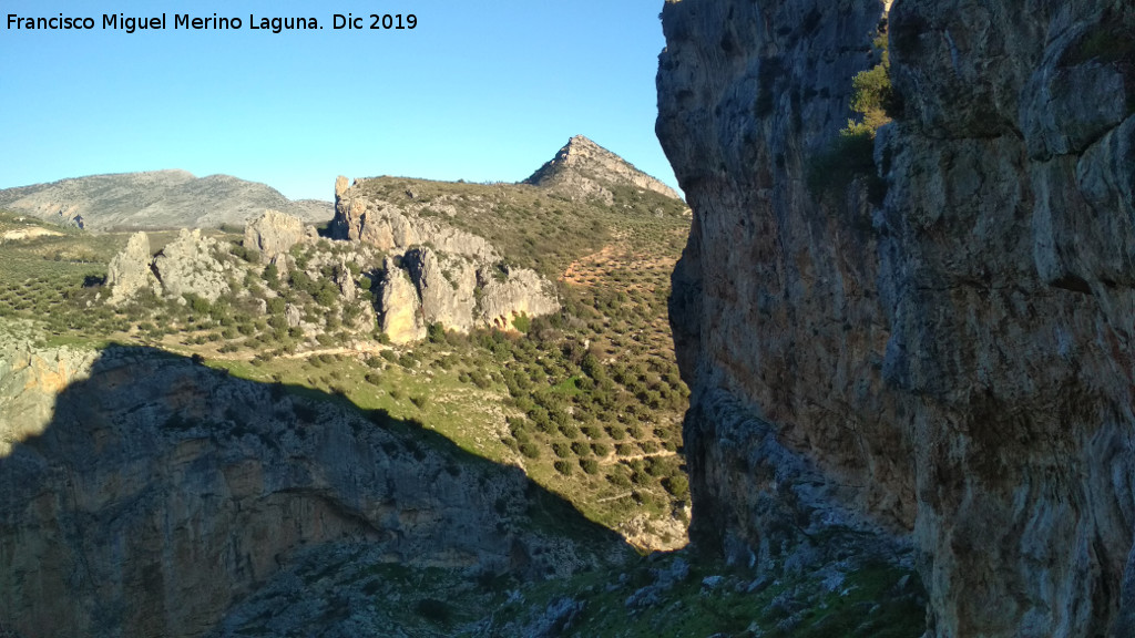 Poblado del cobre de la Cerradura - Poblado del cobre de la Cerradura. Vistas del Canjorro desde las paredes rocosas bajo el poblado del cobre