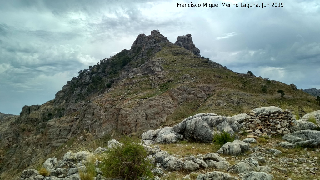 Cerro de Ojillo de Mares - Cerro de Ojillo de Mares. Desde el Collado de los Hermanillos