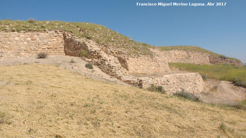 Oppidum Puente Tablas. Muralla - Oppidum Puente Tablas. Muralla. Torre�n
