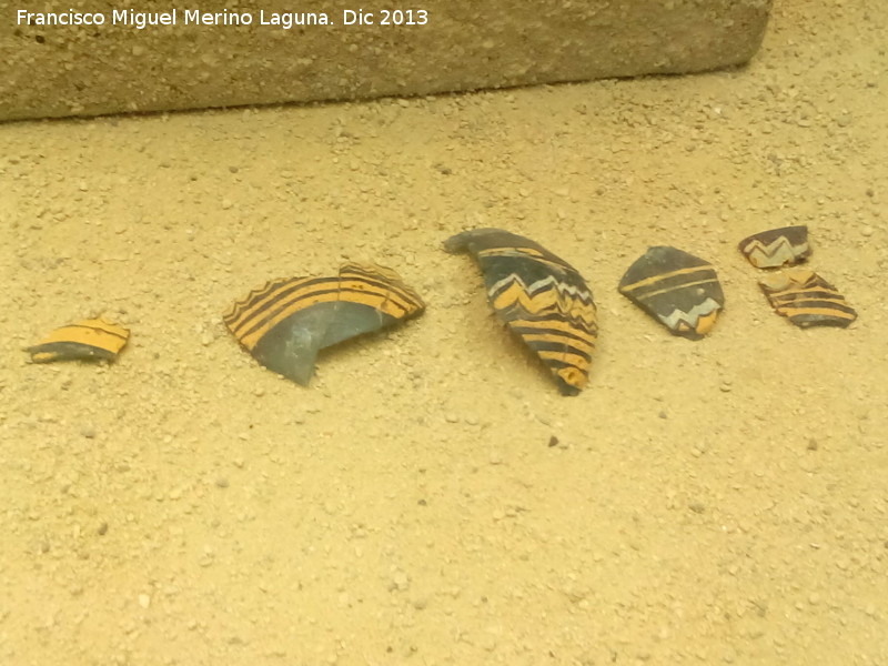 Cstulo. Necrpolis Baos de la Muela - Cstulo. Necrpolis Baos de la Muela. Aryballos de pasta vtrea. Tumba 16. Museo Arqueolgico de Linares