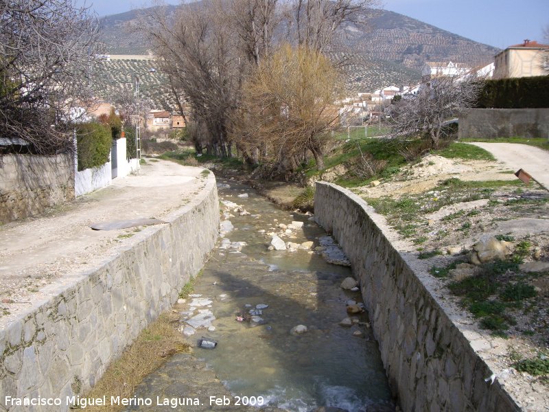 R�o Fr�o - R�o Fr�o. A su paso por la poblaci�n