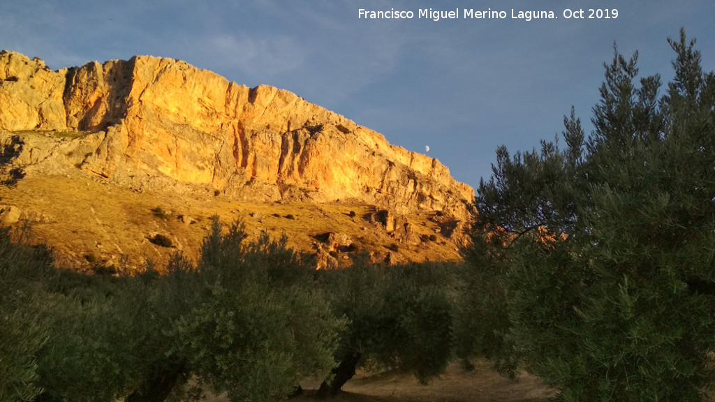 Cerro La Veleta - Cerro La Veleta. Asomando la Luna por ella