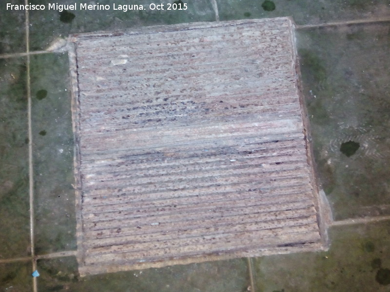 Sal�n Prieto - Sal�n Prieto. Rejillas de calefacci�n en el suelo