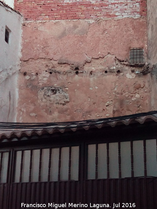 Murallas de Quesada - Murallas de Quesada. Restos detr�s de un port�n