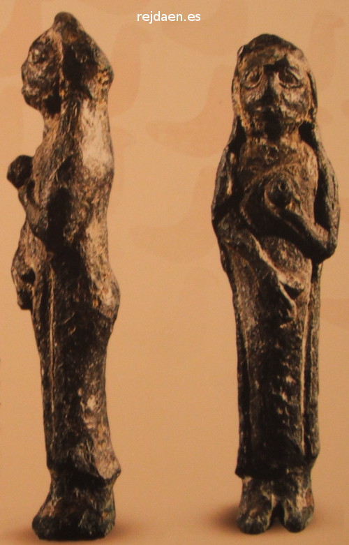 Santuario ib�rico del Collado de los Jardines - Santuario ib�rico del Collado de los Jardines. Exvoto de mujer embarazada. Colecci�n Conde Valencia de Don Juan. Fotograf�a a partir de Moreno Conde, 2006