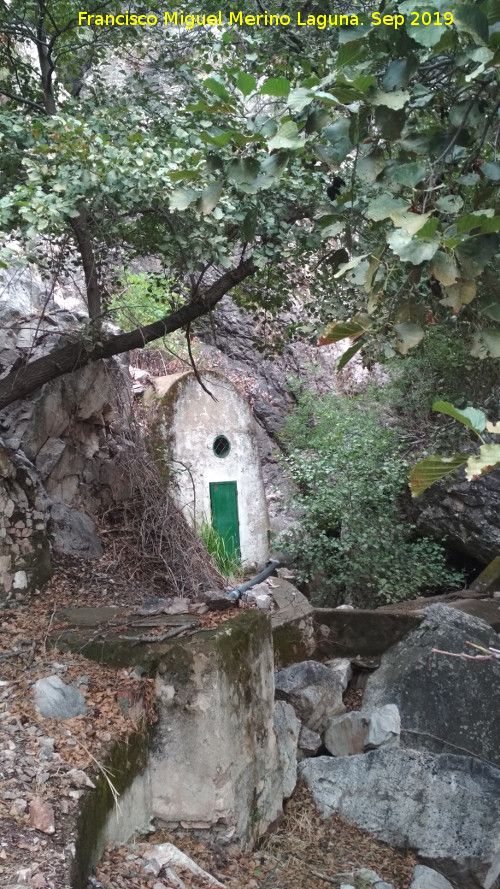 Cascada de la Graja - Cascada de la Graja. Caseta de captaci�n