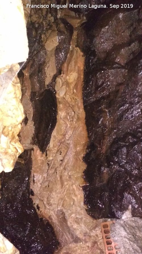 Cascada de la Graja - Cascada de la Graja. Rezume del interior de la caseta