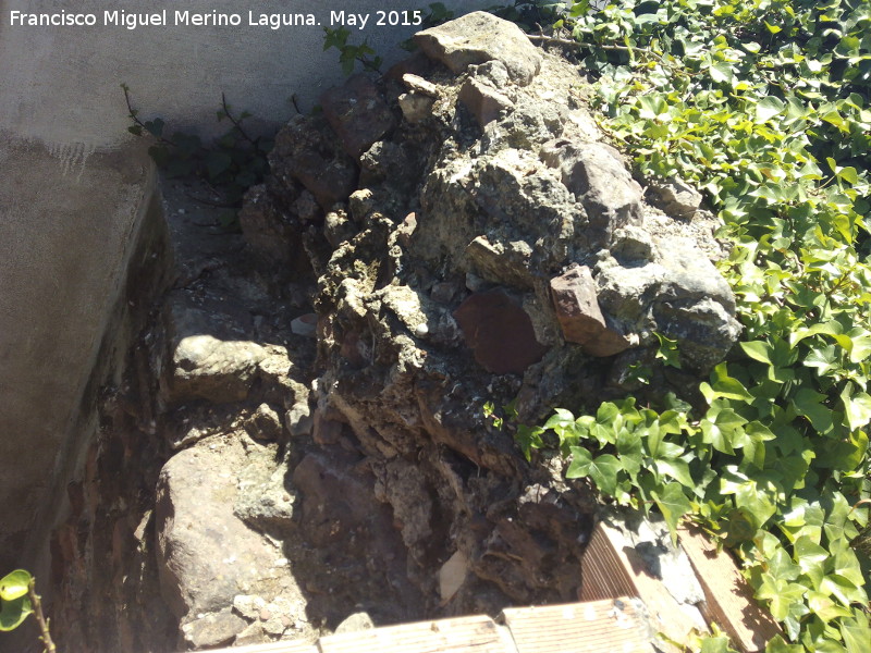 Castillo de Bail�n - Castillo de Bail�n. Muralla entre las casas