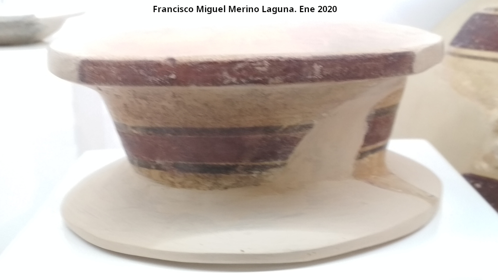 Cer�mica Ibera - Cer�mica Ibera. Soporte de carrete. Palacio del Cerro de la Merced - Cabra. Exposici�n en el Museo Ibero de Ja�n