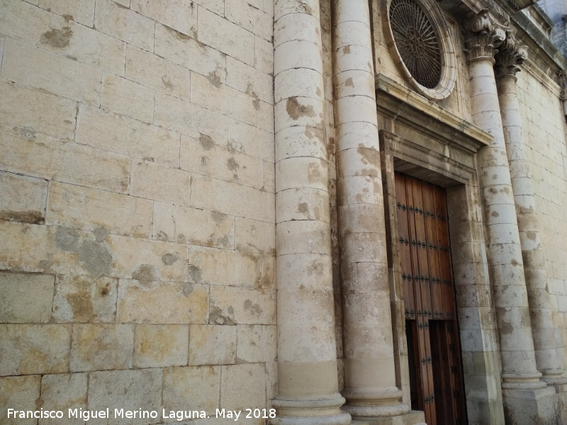 Bas�lica de San Ildefonso. Portada Principal - Bas�lica de San Ildefonso. Portada Principal. Cicatrices de la Guerra Civil