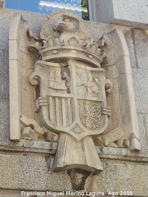 Palacio del Rey Ni�o - Palacio del Rey Ni�o. Escudo lateral en la parte nueva de Correos