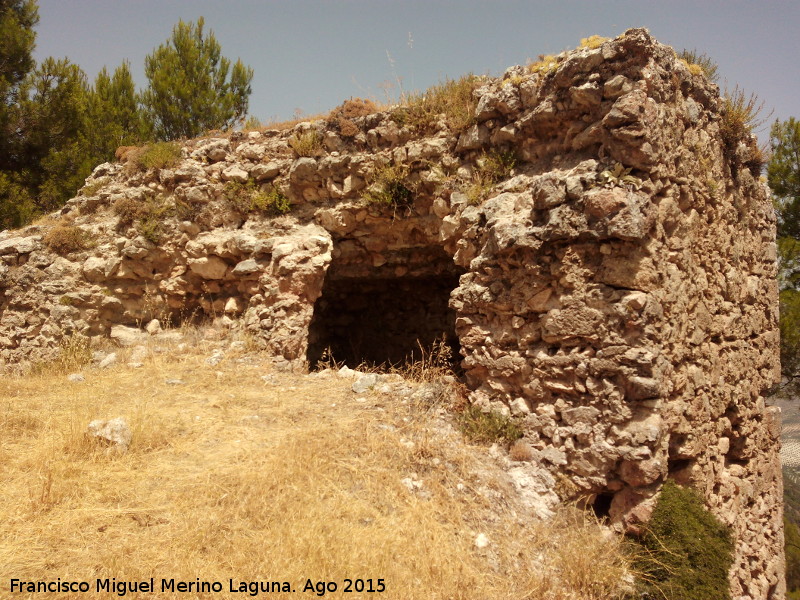 Castillo de Arenas. Recinto Inferior - Castillo de Arenas. Recinto Inferior. Torre�n con habit�culo de la puerta del castillo