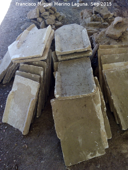 Horno romano de El Ruedo - Horno romano de El Ruedo. T�golas romanas encontradas en la excavaci�n