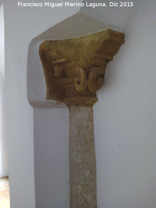 Castillo de Lopera. Alczar - Castillo de Lopera. Alczar. Capitel original interno