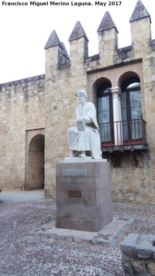 Muralla de la Calle Cairu�n - Muralla de la Calle Cairu�n. Balc�n a la altura al Monumento a Averroes