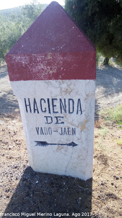 Cortijo de Vado Ja�n - Cortijo de Vado Ja�n. Hito