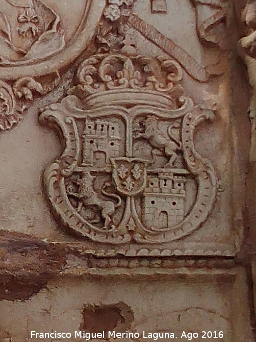 Torres de la Fundaci�n - Torres de la Fundaci�n. Escudo de Carlos III