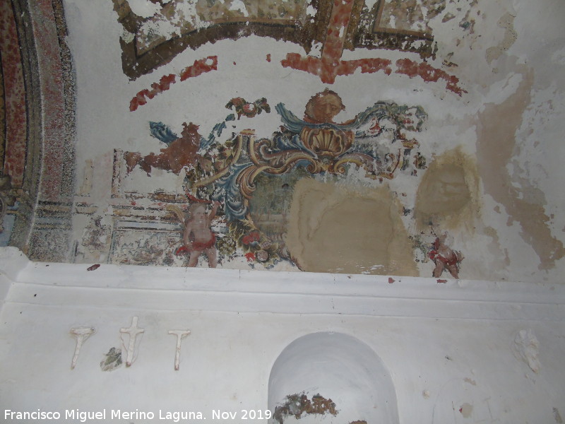 Ermita de San Torcuato - Ermita de San Torcuato. Pinturas murales, cruces y hornacina