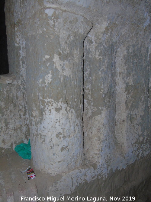 Ermita de San Torcuato - Ermita de San Torcuato. Columna tallada