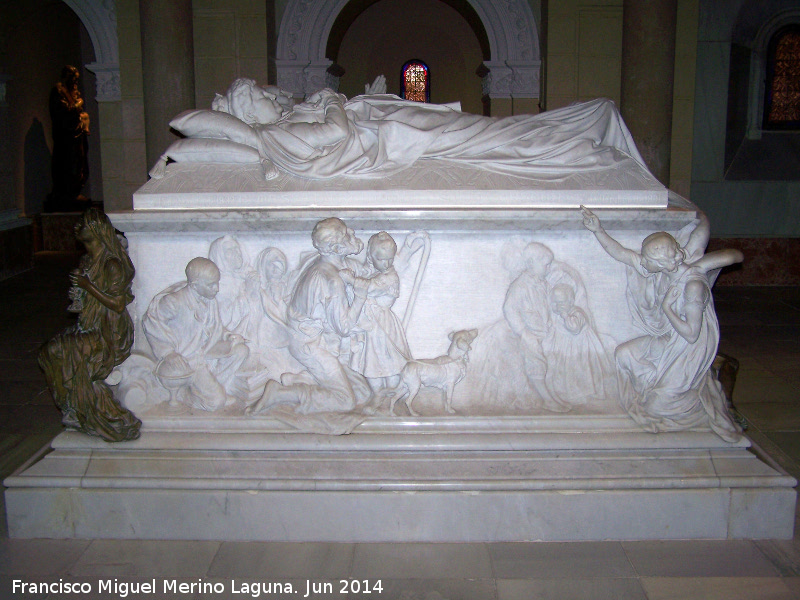 Cripta de los Marqueses de Linares - Cripta de los Marqueses de Linares. Lateral