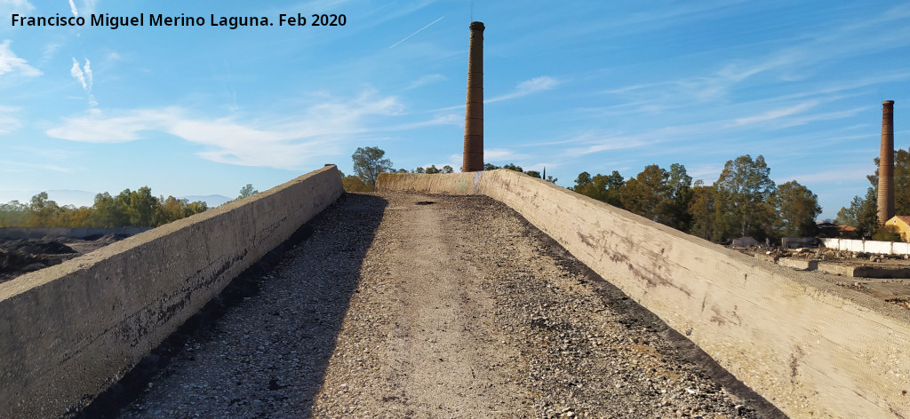 Fundici�n de la Cruz - Fundici�n de la Cruz. Rampa y chimeneas
