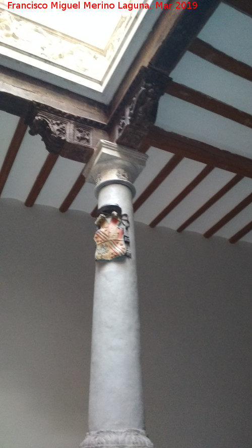 Palacio Episcopal - Palacio Episcopal. Palacio y escudo