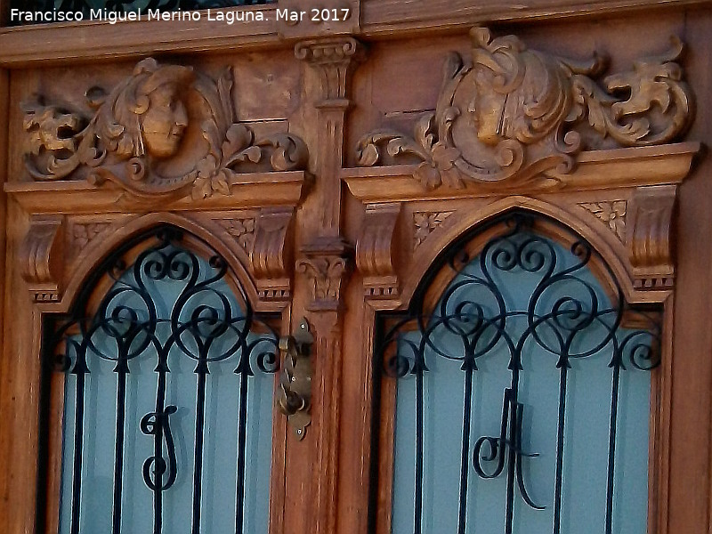 Casa de la Calle Cervantes n 1 - Casa de la Calle Cervantes n 1. Cabezas e iniciales