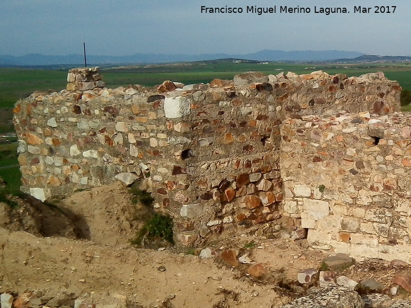 Castillo de Alarcos. Torre�n Noreste - Castillo de Alarcos. Torre�n Noreste. A intramuros