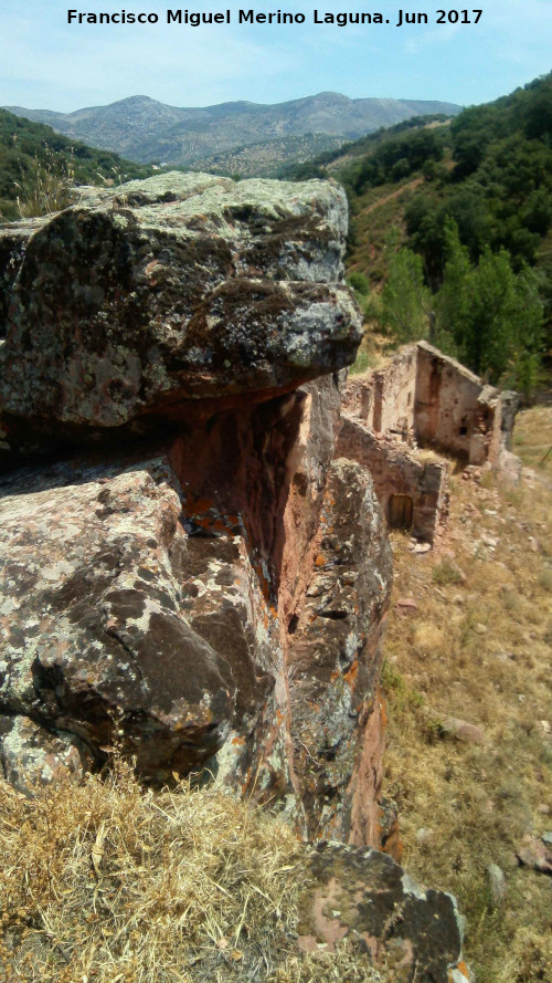 Cortijo Antiguo del Pe��n de Zuza�a - Cortijo Antiguo del Pe��n de Zuza�a. Desde el Pe��n de Zuza�a