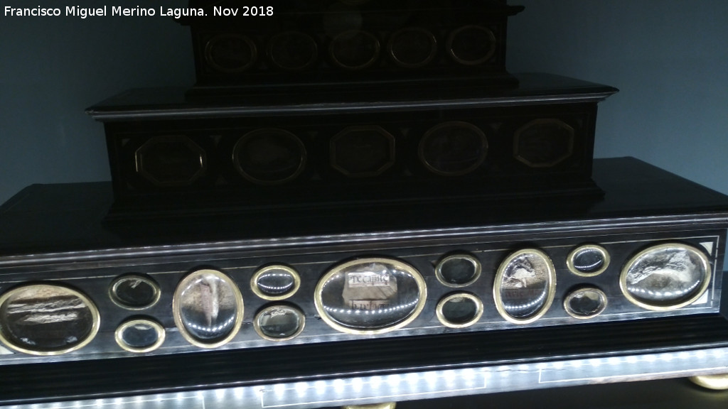 Historia de �beda - Historia de �beda. Crucificado relicario. �ltimo tercio del siglo XVI. Colecci�n particular