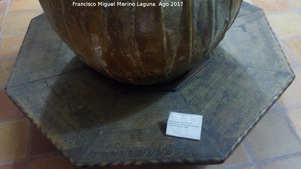 Historia de �beda - Historia de �beda. Tarima de brasero renacentista. Siglo XVI. �beda. Museo de Arte Andalus� - �beda