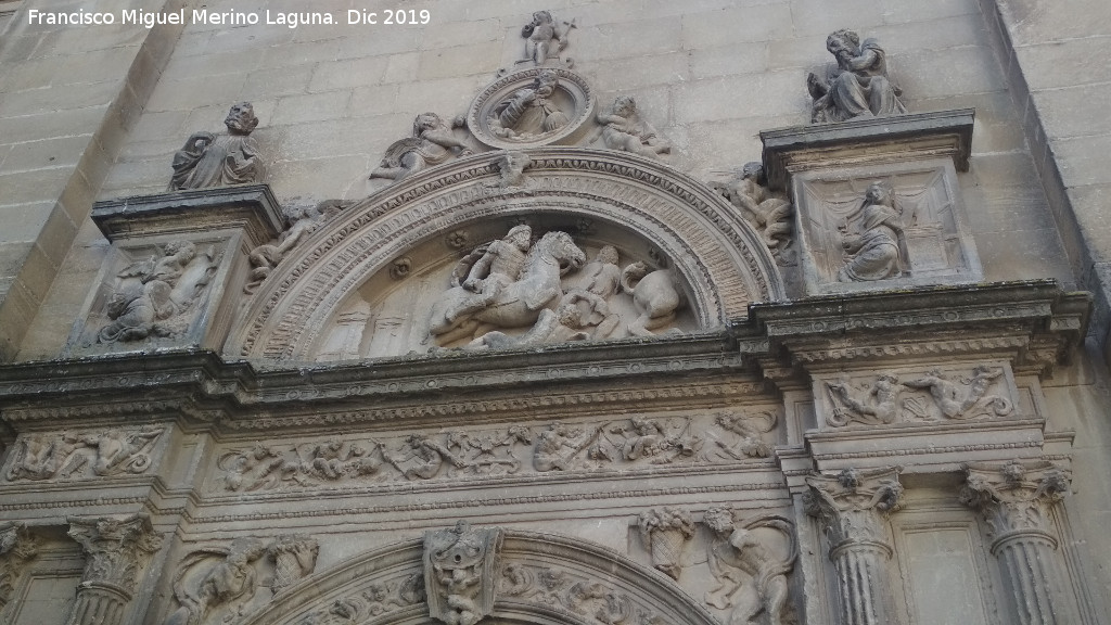 Sacra Capilla de El Salvador del Mundo - Sacra Capilla de El Salvador del Mundo. Detalle de la Portada de Santiago