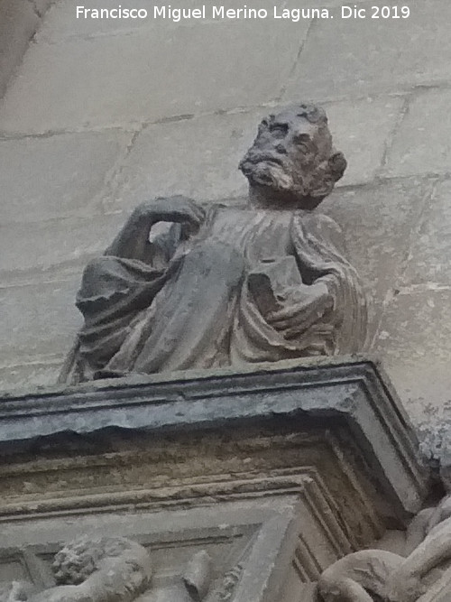 Sacra Capilla de El Salvador del Mundo - Sacra Capilla de El Salvador del Mundo. Detalle de la Portada de Santiago