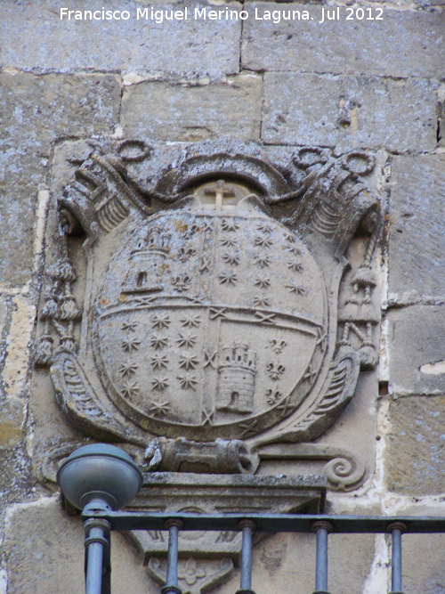 Palacio del Marqu�s de Mancera - Palacio del Marqu�s de Mancera. Escudo izquierdo