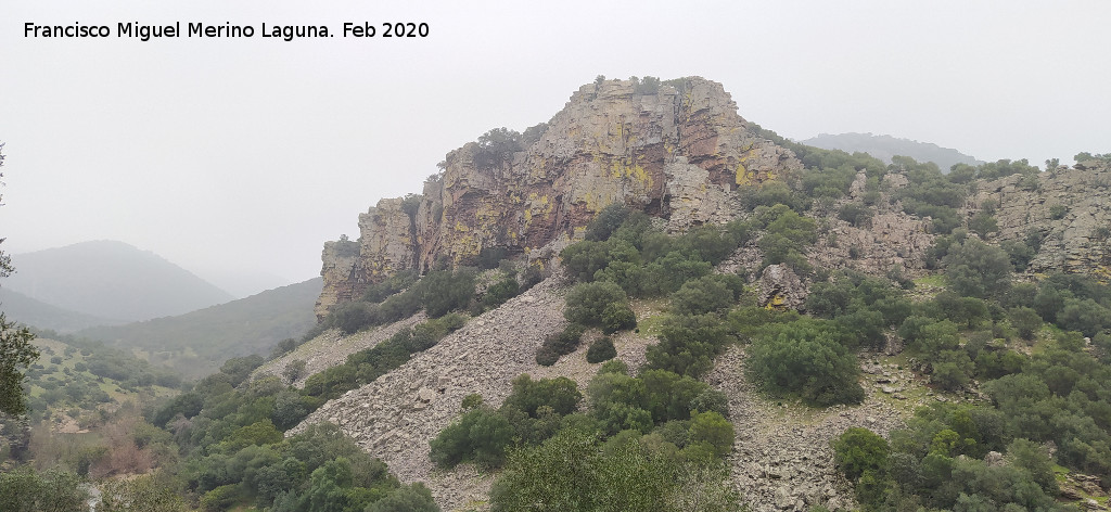 Cerro de las Minas - Cerro de las Minas. Paredes rocosas que dan al R�o Guadal�n