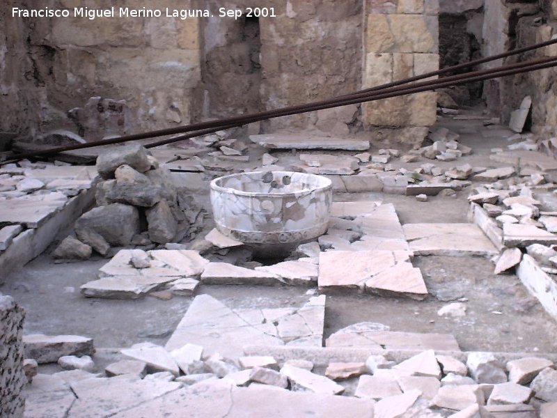 Medina Azahara. Sal�n Rico y Jardines - Medina Azahara. Sal�n Rico y Jardines. Patio de la Pila
