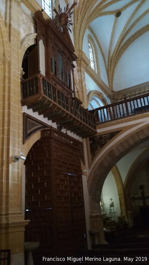 Iglesia de la Encarnaci�n - Iglesia de la Encarnaci�n. �rgano y puerta