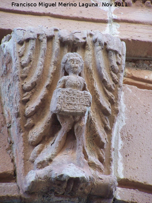 Iglesia de San Miguel Arc�ngel - Iglesia de San Miguel Arc�ngel. Clave de la portada lateral