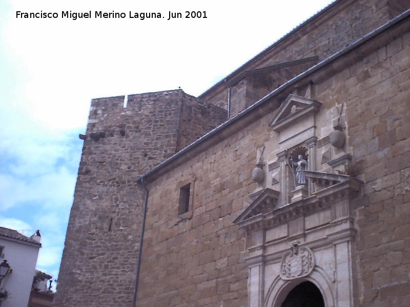 Iglesia de San Andr�s - Iglesia de San Andr�s. Portada con torre�n adosado