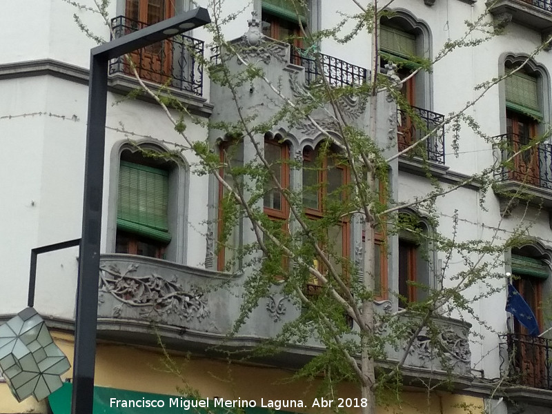 Edificio de la Gran V�a de Col�n n� 57-59 - Edificio de la Gran V�a de Col�n n� 57-59. Balc�n cerrado