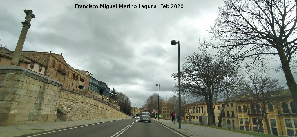 Cruz del R�o - Cruz del R�o. Sobre el Paseo de San Gregorio